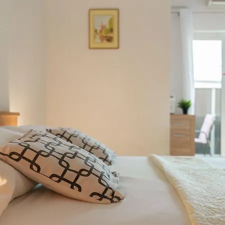 Appartamento For 2 People - Split Region With Sea View - Close To Commodities