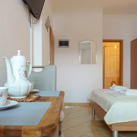 For 2 People - Split Region With Sea View - Close To Commodities Baska Voda